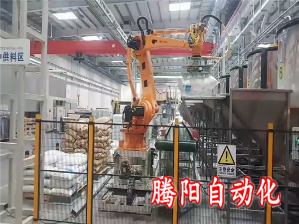 管道原料拆包投料機器人替代人工的劃算賬